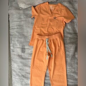 Figs Women’s Scrub Set